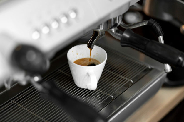 Jak wybrać dobry ciśnieniowy ekspres do kawy