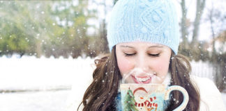 Czapki zimowe z pomponem – funkcjonalna moda sportowa, która jest zawsze na czasie!